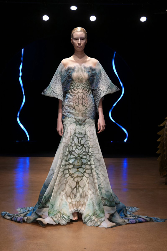 Look-18-SS20-Sensory-Seas-Iris-van-Herpen-Couture-50